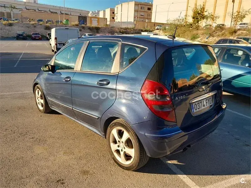 Usado Mercedes A180 Avantgarde 109 CV (80 kW) 2008 Azul Monovolumen