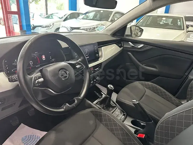 Usado Skoda Scala Ambition 110 CV (80 kW) 2023 Blanco Utilitario