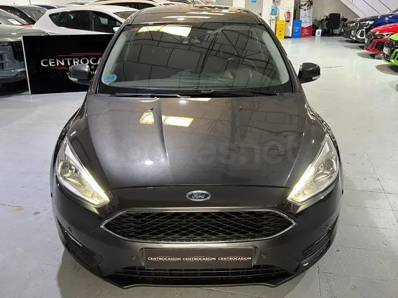 Usado Ford Focus Trend 120 CV (88 kW) 2017 Gris / plata Familiar