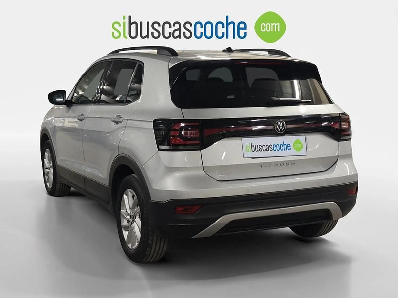 Usado VW T-Cross Advance 95 CV (69 kW) 2021 Gris/plata SUV