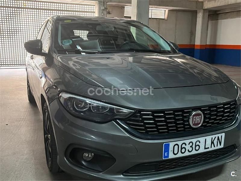 Usado Fiat Tipo Lounge 120 CV (88 kW) 2020 Gris / plata Berlina
