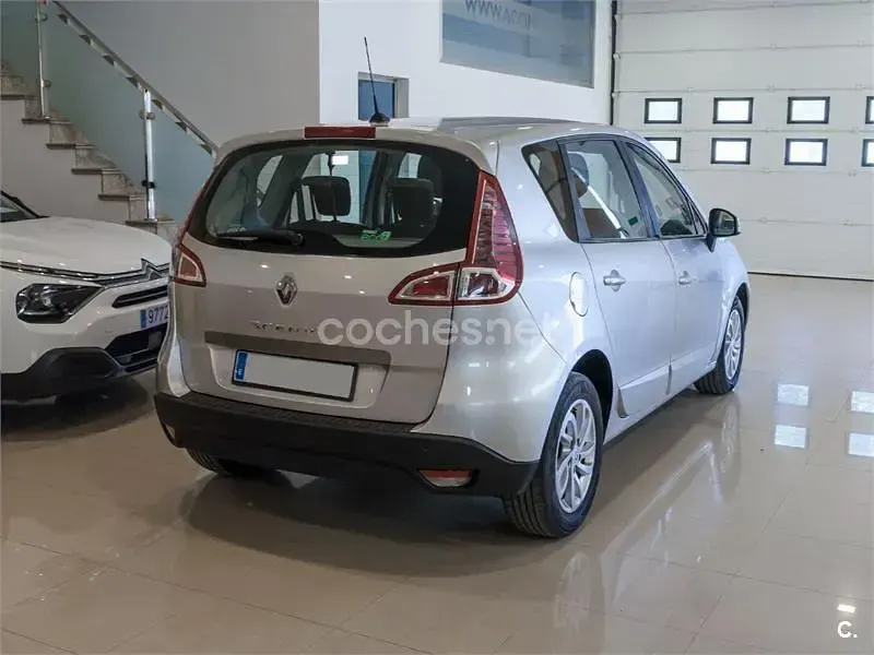 Usado Renault Scenic E-Tech Dynamique 110 CV (80 kW) 2011 Gris / plata Monovolumen