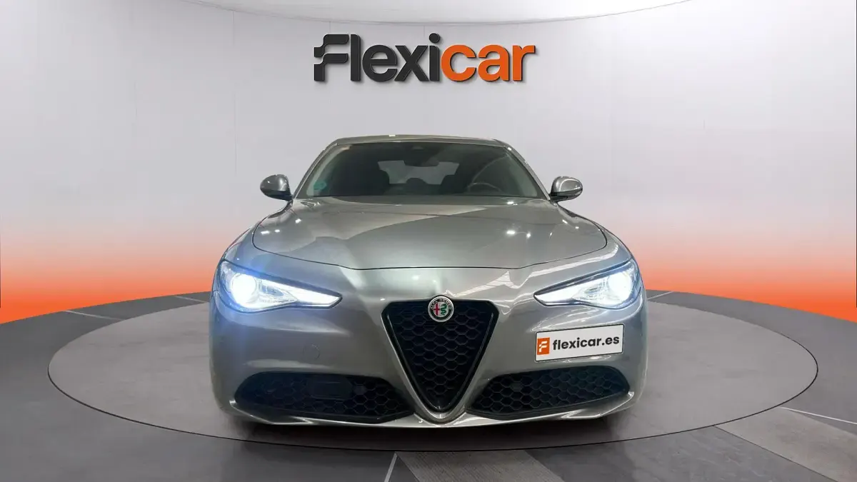 Usado Alfa Romeo Giulia Ti 200 CV (147 kW) 2021 Gris Berlina
