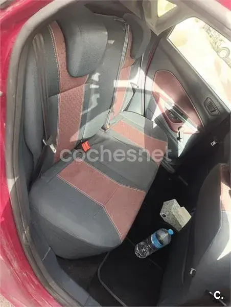 Usado Ford Fiesta Ghia 96 CV (70 kW) 2010 Granate Berlina
