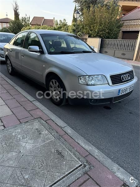 Usado Audi A6 Premium 165 CV (121 kW) 2002 Gris / plata Berlina
