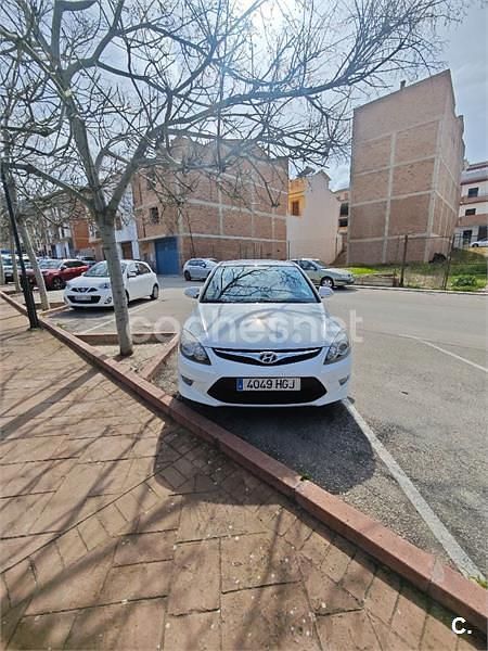Usado Hyundai i30 Comfort 90 CV (66 kW) 2011 Blanco Berlina