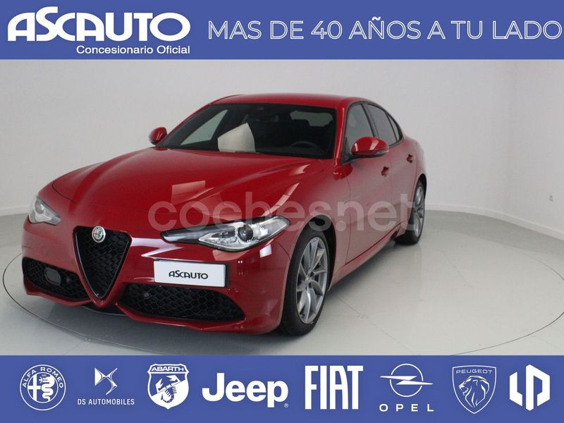 Rojo Usado 2023 Alfa Romeo Giulia Sprint Sprint Coupe | 39.900 € - Imagen 1/4
