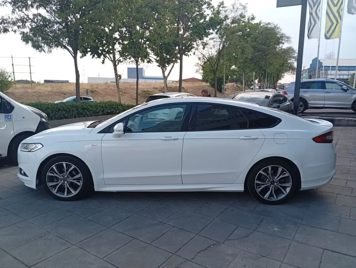 Usado Ford Mondeo ST-Line 150 CV (110 kW) 2017 Blanco Berlina