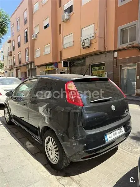 Usado Fiat Punto Classica 70 CV (51 kW) 2009 Negro Utilitario