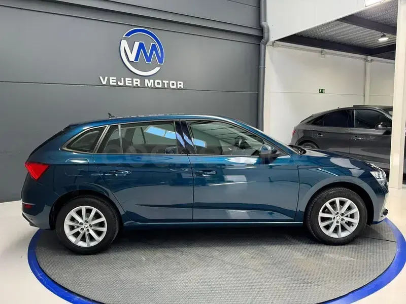Usado Skoda Scala Ambition 95 CV (69 kW) 2021 Azul Utilitario
