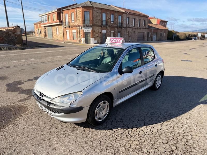 Gris / plata Usado 2001 Peugeot 206 Berlina | 2390 € (Precio justo) - Imagen 1/4