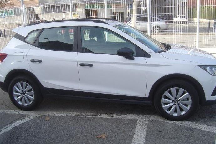 Usado Seat Arona Reference 95 CV (69 kW) 2019 Blanco SUV