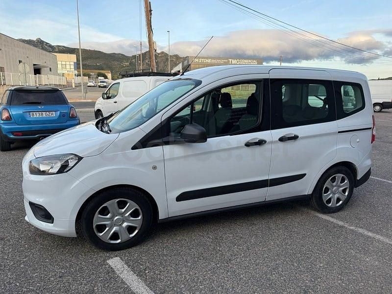 Usado Ford Tourneo Courier Ambiente 75 CV (55 kW) 2018 Blanco Monovolumen