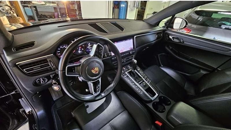 Begagnad Porsche Macan 245 HK (180 kW) 2020 Svart SUV