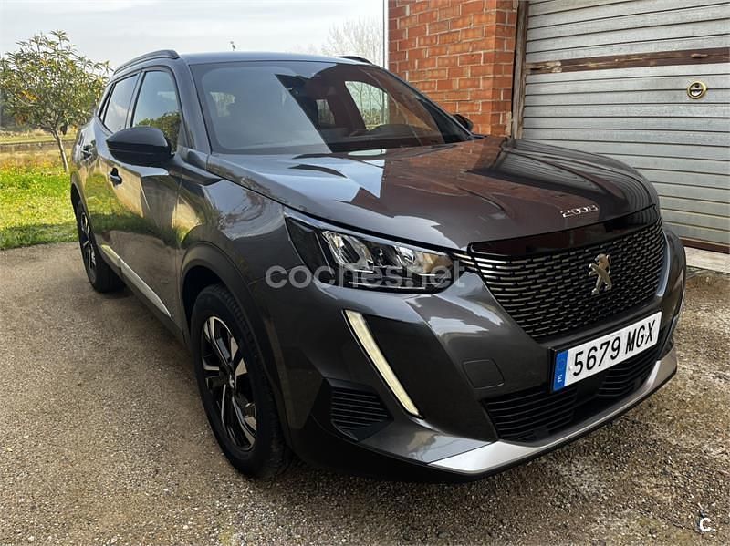 Usado Peugeot 2008 Allure 130 CV (95 kW) 2023 Gris / plata SUV