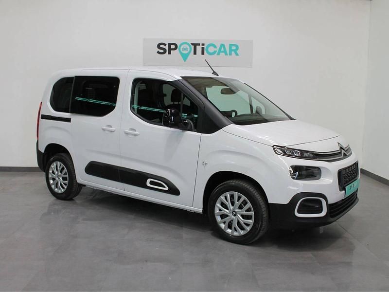 Usado Citroën Berlingo Feel 102 CV (75 kW) 2023 Blanco Monovolumen