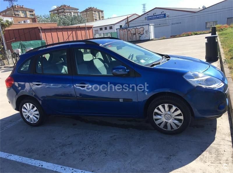 Azul Usado 2010 Renault Clio GrandTour Dynamique Familiar | 5900 € (Buen precio) - Imagen 1/4