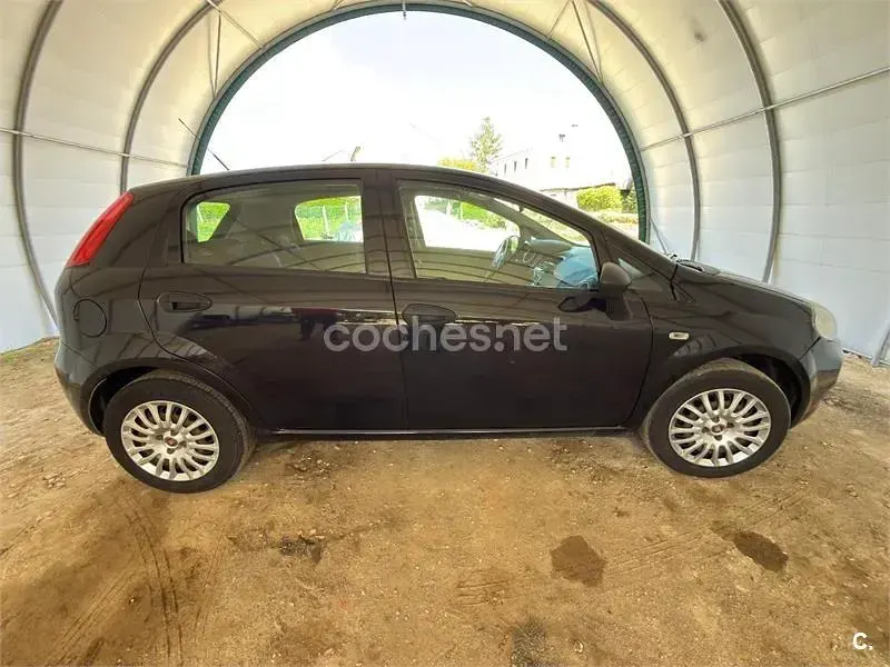 Usado Fiat Punto 69 CV (50 kW) 2018 Negro Utilitario