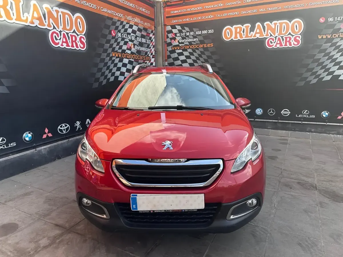 Usado Peugeot 2008 Active 82 CV (60 kW) 2015 Granate anaranjado SUV