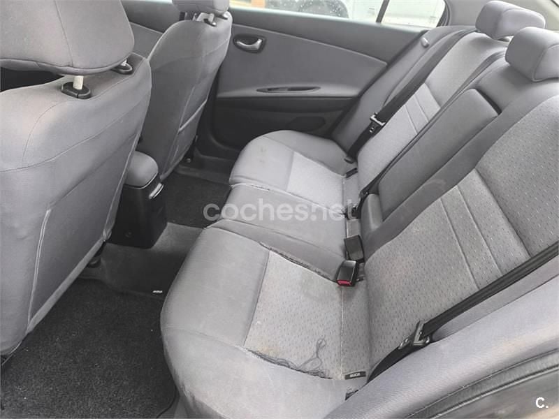 Usado Nissan Primera Tekna 126 HP (92 kW) 2003 Bege Sedan