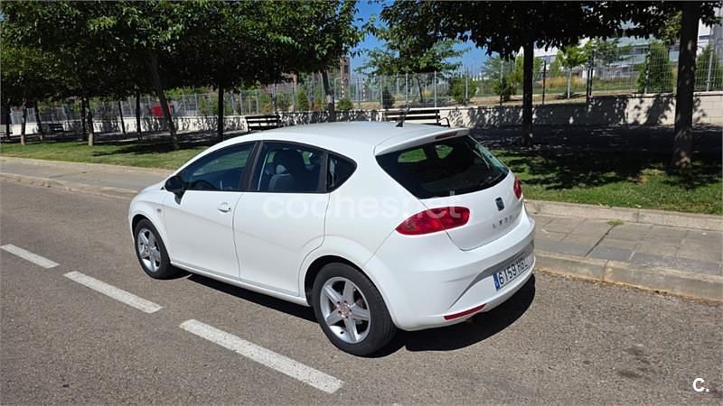 Blanco Usado 2011 Seat Leon Reference Berlina | 5600 € (Buen precio) - Imagen 1/4