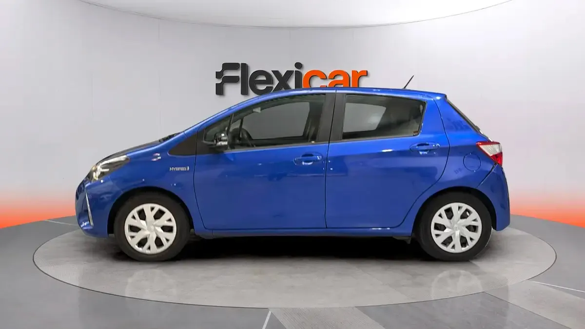 Usado Toyota Yaris Hybrid Business Edition 116 CV (85 kW) 2020 Azul Berlina