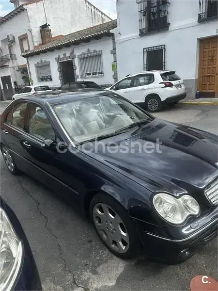 Usado Mercedes C220 Elegance 143 CV (105 kW) 2005 Azul Berlina