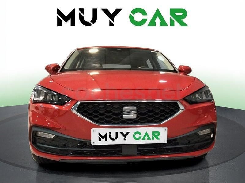 Usado Seat Leon Style 110 CV (80 kW) 2021 Rojo Berlina