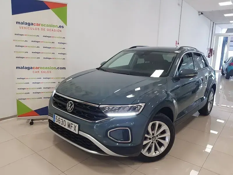 Usado VW T-Roc Life 110 CV (80 kW) 2023 Azul SUV