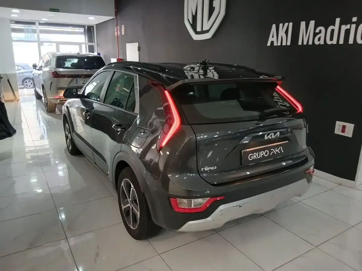 Usado Kia Niro 141 CV (103 kW) 2022 Negro SUV