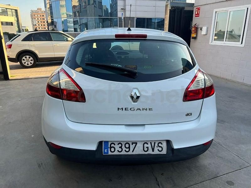 Usado Renault Mégane Dynamique 105 CV (77 kW) 2010 Blanco Berlina
