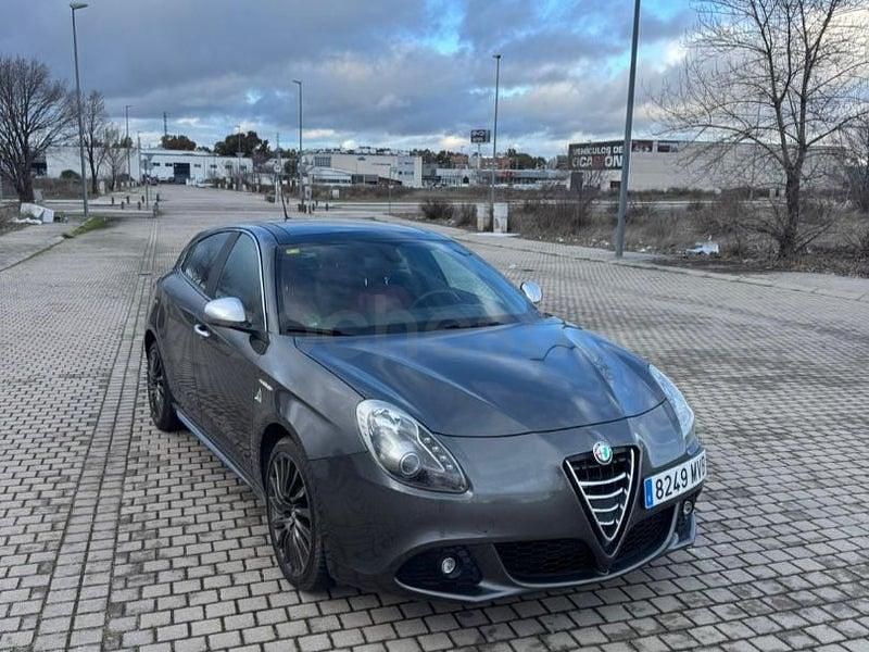 Gris / plata Usado 2012 Alfa Romeo Giulietta Berlina | 10.890 € (Caro) - Imagen 1/4