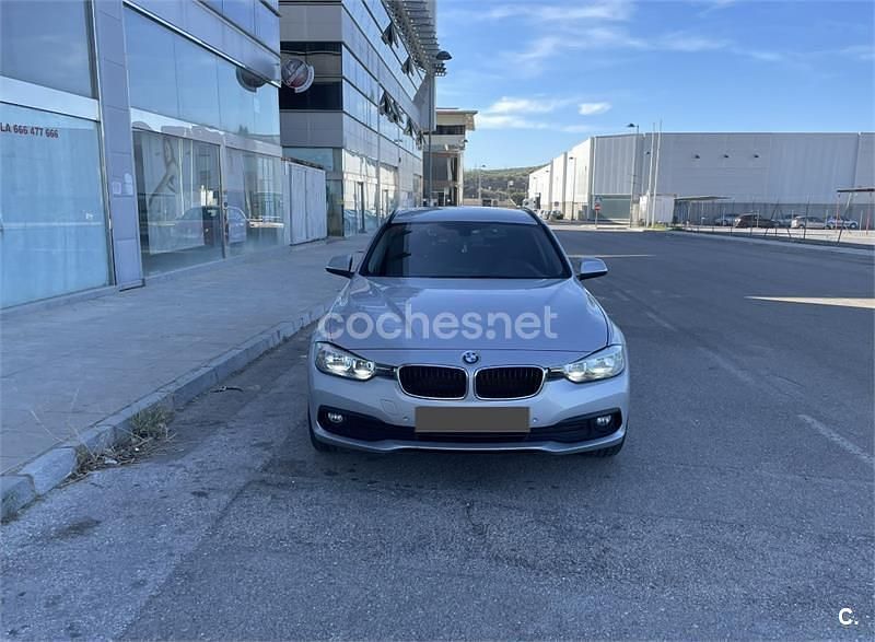 Usado BMW 318 150 CV (110 kW) 2017 Gris / plata Familiar