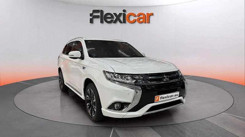 Usado Mitsubishi Outlander P-HEV 203 CV (149 kW) 2017 Blanco SUV