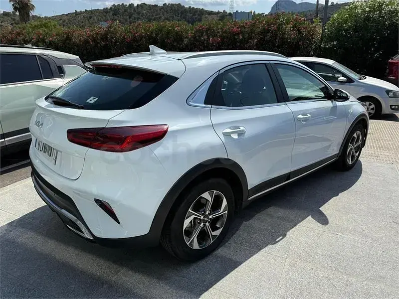 Usado Kia XCeed 100 CV (73 kW) 2025 Blanco SUV