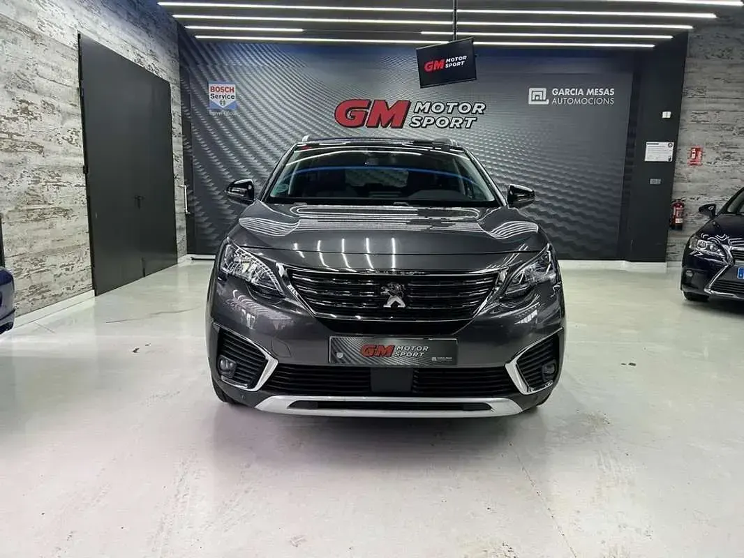 Usado Peugeot 5008 Allure 129 CV (94 kW) 2019 Gris SUV