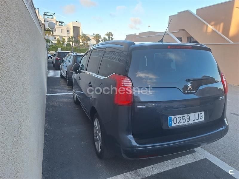 Usado Peugeot 5008 Allure 120 CV (88 kW) 2015 Azul Monovolumen
