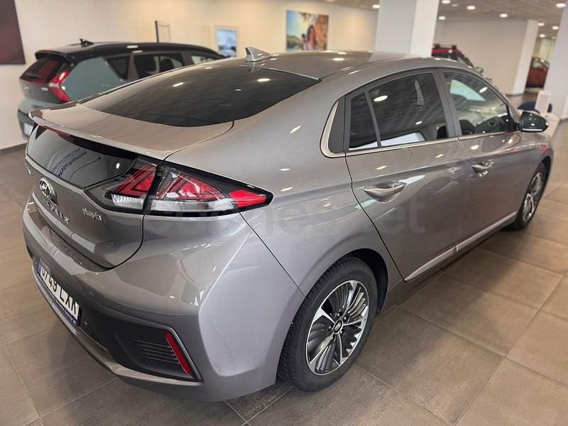 Usado Hyundai Ioniq 141 CV (103 kW) 2022 Gris / plata Utilitario