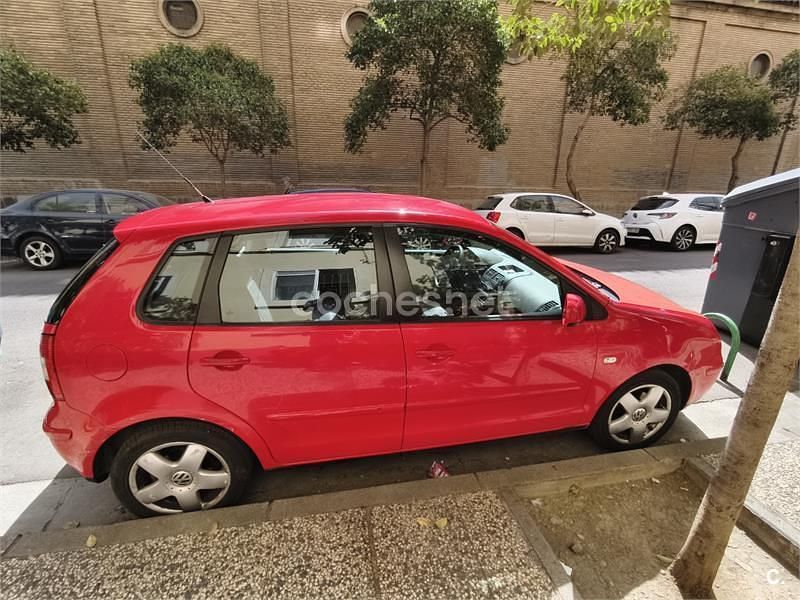 Usado VW Polo Trendline 100 CV (73 kW) 2003 Rojo Berlina