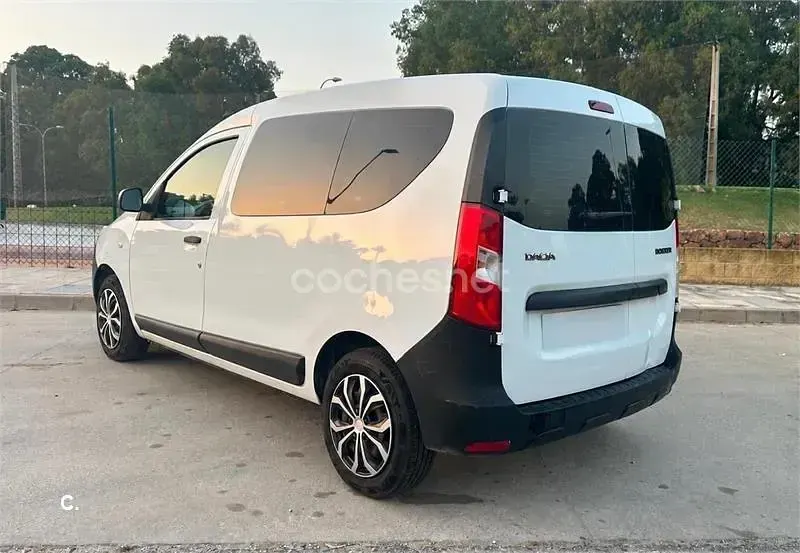 Usado Dacia Dokker Ambiance 75 CV (55 kW) 2017 Blanco Monovolumen