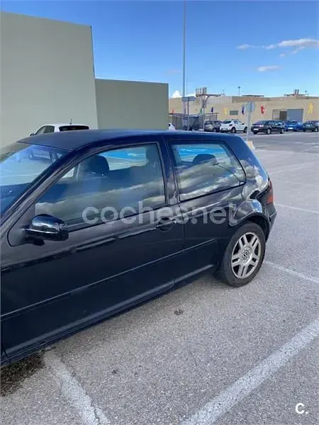 Usado VW Golf IV 110 CV (80 kW) 2002 Negro Berlina