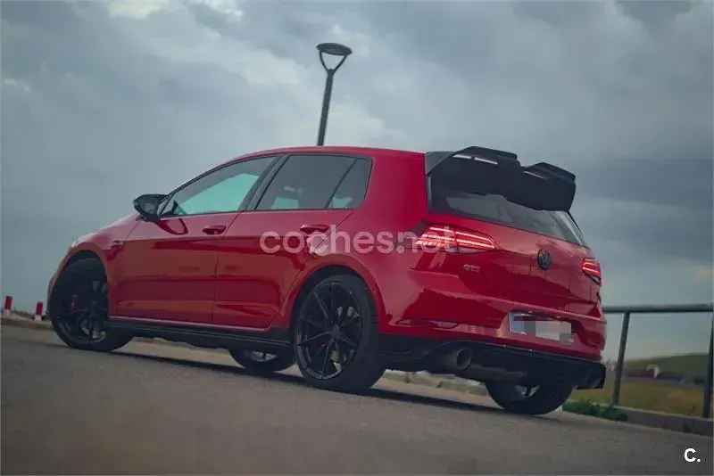 Usado VW Golf VII GTI 245 CV (180 kW) 2019 Rojo Berlina