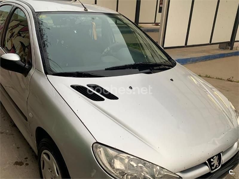 Usado Peugeot 206 70 CV (51 kW) 2003 Gris / plata Berlina