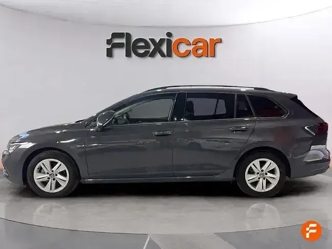 Usado VW Golf VIII Life 131 CV (96 kW) 2024 Gris Familiar