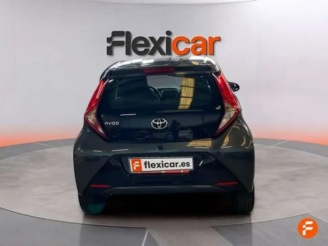 Usado Toyota Aygo X-play 72 CV (52 kW) 2021 Beige Utilitario