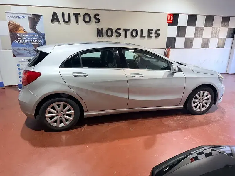 Usado Mercedes A200 Style 136 CV (100 kW) 2015 Gris / plata Utilitario