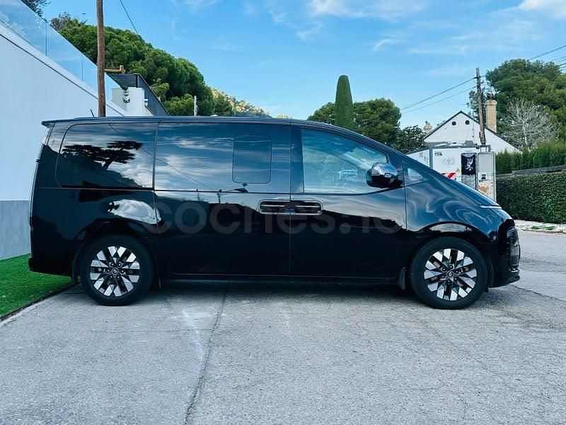 Usado Hyundai Staria Style 177 CV (130 kW) 2022 Negro Monovolumen
