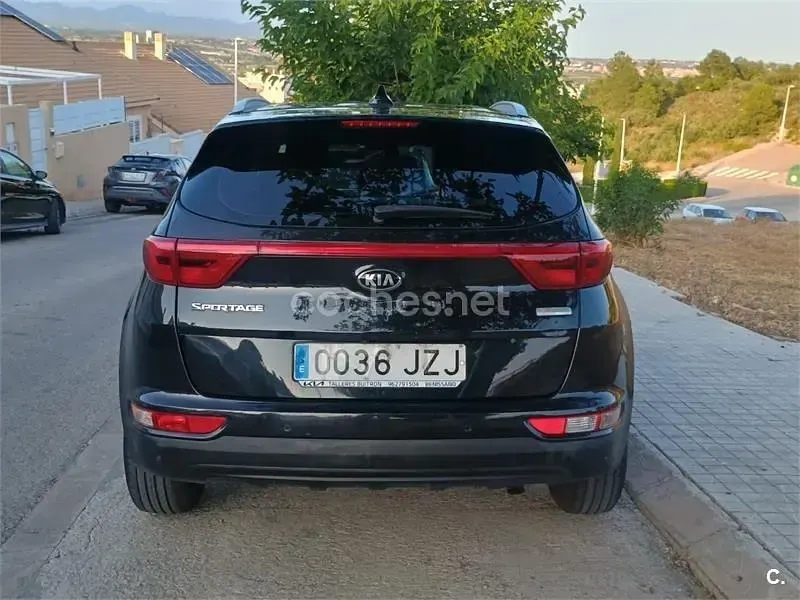 Usado Kia Sportage 115 CV (84 kW) 2017 Negro SUV