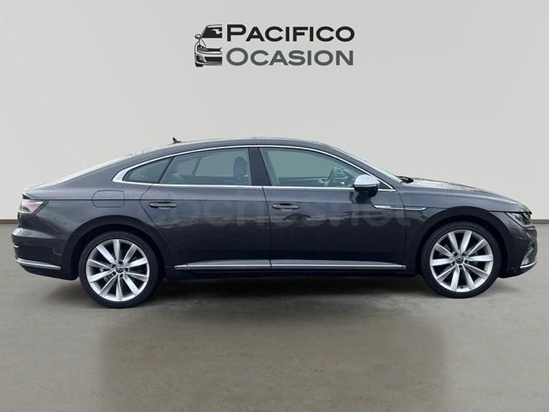 Usado VW Arteon Elegance 150 CV (110 kW) 2022 Gris / plata Berlina