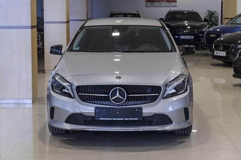 Usado Mercedes A200 136 CV (100 kW) 2018 Gris Utilitario